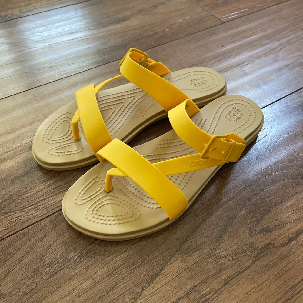 Crocs Tulum Yellow Sandal Size 9